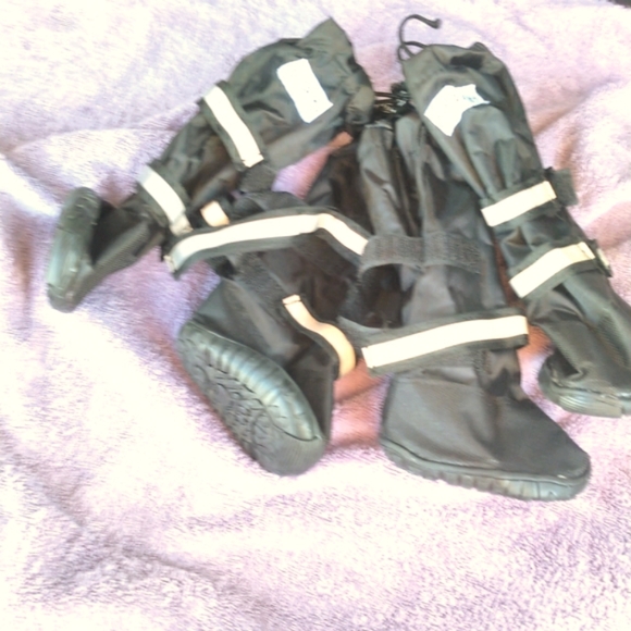 😄😄Free with any purchase over $30😄😄Doggy booties and doggie goggles! - Picture 2 of 12